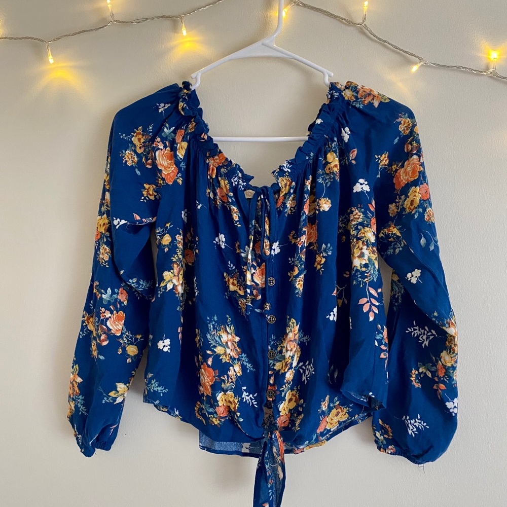 Women’s size xs flowery blouse